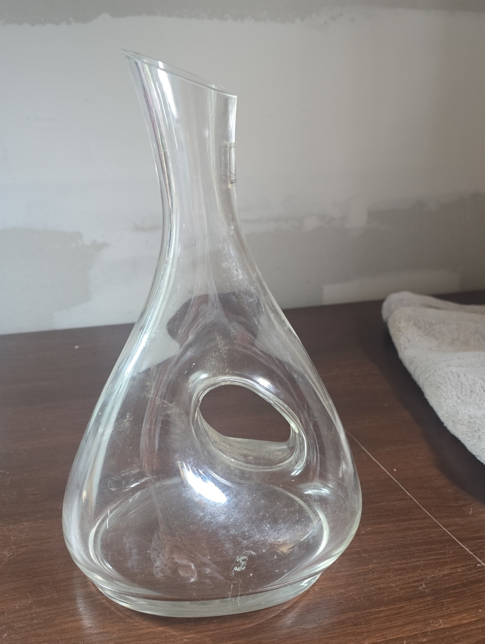 Clear Glass Wine Decanter with Built-In Handle